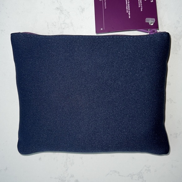 2 United Airlines x Away Travel Amenity Kit Blue Purple Zip Pouch Bag Neoprene - Picture 6 of 14